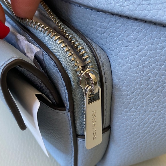 Michael Kors Maisie Large 2 in 1 Sling Pack Crossbody Bag Pale Blue - Picture 7 of 10